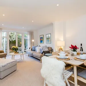 Modern Mews House With Free Parking Space, And Patio By Huluki Sussex Brighton